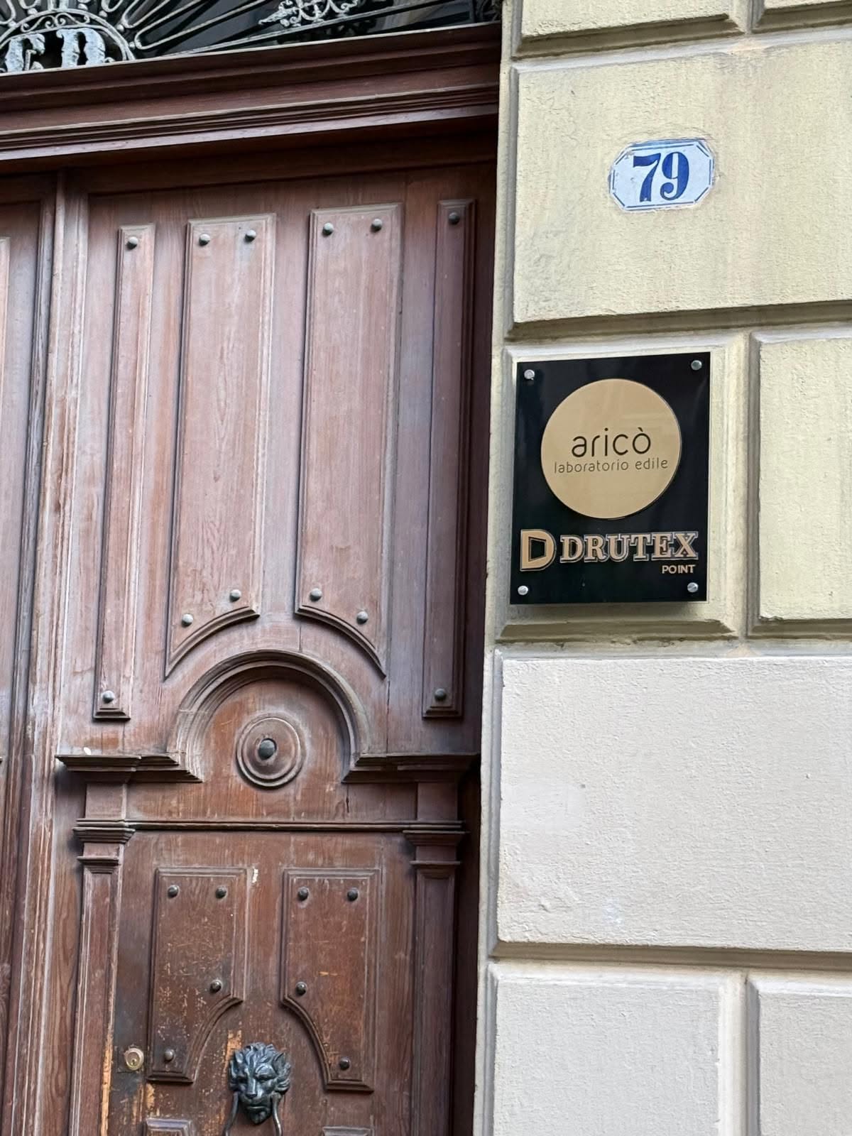 Ingresso dello studio Aricò e showroom DRUTEX a Palermo